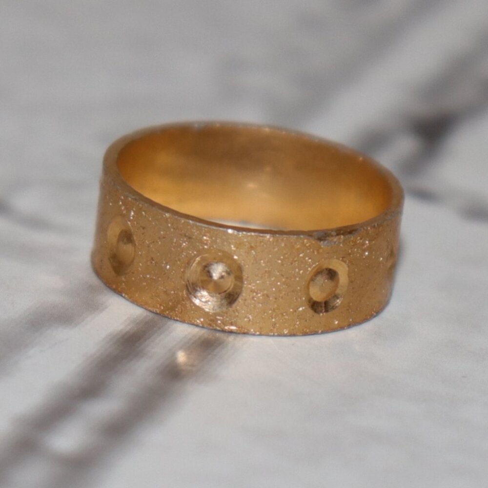 💛 Vintage Gold-Tone Ring · Size 6 💛 Matte finish · Dot detail ·